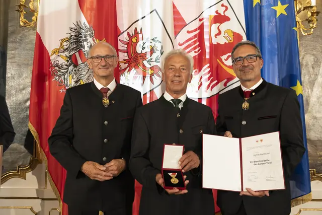 Oberst a.D. Andreas Fischbacher, Walchsee – Verdienste um das Tiroler Musik- und Kulturwesen. | Foto: Land Tirol/Sedlak