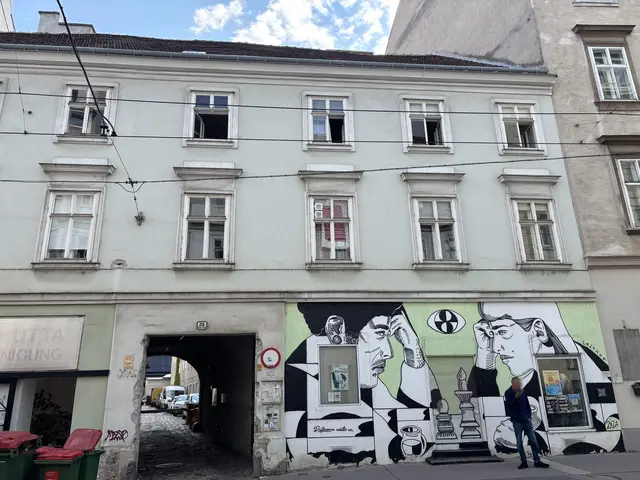 Die Ungargasse 25 – das Haus in der Mitte – fällt laut Gutachten "negativ" im Straßenraum auf.  | Foto: Luca Arztmann/MeinBezirk
