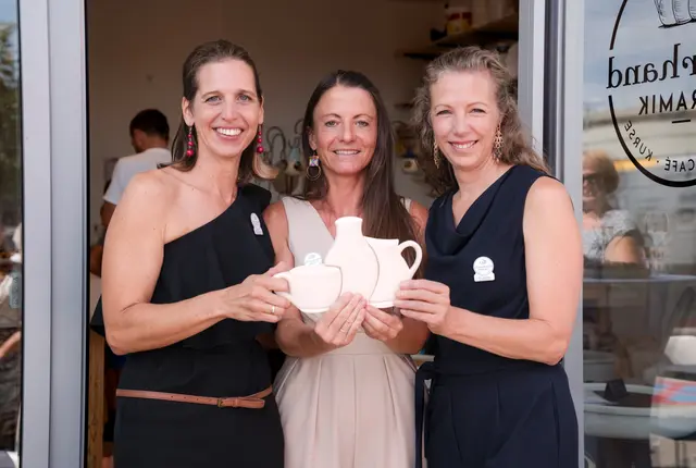 Yvonne Quitt-Lederer (l.), Edith Pracher und Romana Frühwirth vor ihrem neuen Studio
