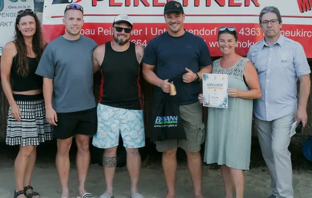 16 begeisterte Mannschaften beim Beach-Volleyballturnier in Pabneukirchen.  | Foto: Marlene Kastenhofer