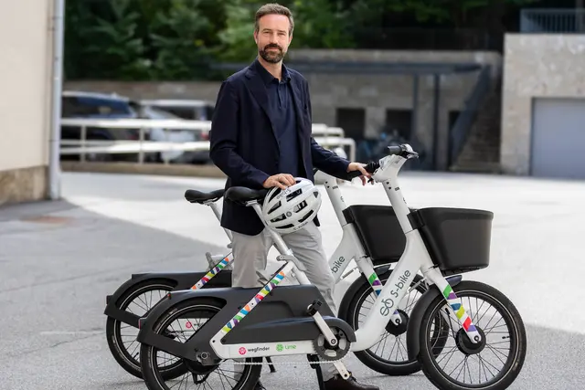 Landeshauptfrau-Stellvertreter Stefan Schnöll mit den neuen S-bikes. | Foto: Land Salzburg/Neumayr/Chris Hofer