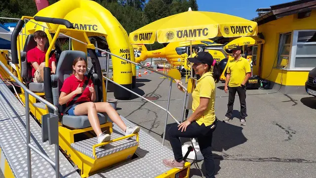 Spannende Erlebnisse für Groß und Klein beim ÖAMTC in Wörgl: Hüpfburg, Gurteschlitten, Unfallsimulator und viele weitere Stationen sorgen für Action. | Foto: ORF