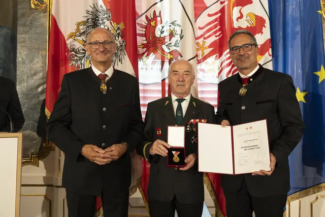 Rudolf Baumgartner, Rettenschöss – Verdienste um das Vereins- und Sozialwesen.  | Foto: Land Tirol/Sedlak