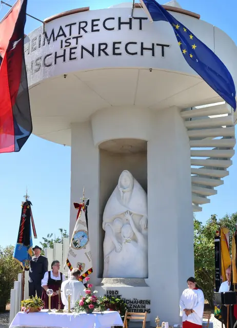 Frisch restauriert: Das Heimatdenkmal in Unterretzbach wurde von der Gemeinde vorbildlich renoviert. | Foto: Wolfgang Hanousek