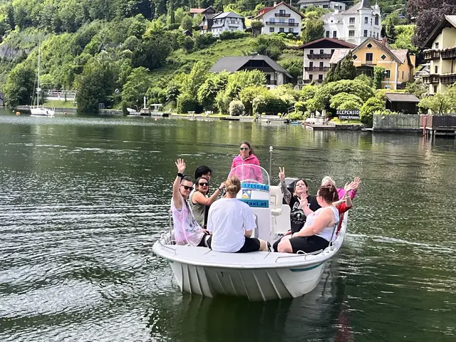 Bei den Naturerlebnistagen „(in)vita lacus felix“ am Traunsee sammelten Menschen mit psychischen Erkrankungen Erfahrungen, die ihr Selbstvertrauen stärkten und bis heute nachwirken. | Foto: Caritas