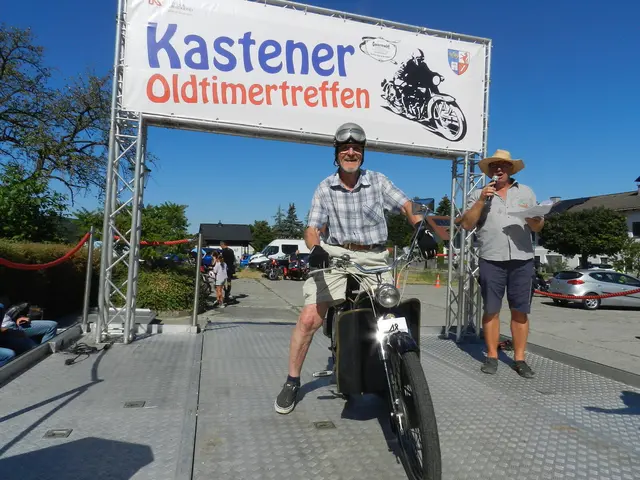 Josef Stadlmann, der 82-Jährige war der älterste und am längsten Teilnehmende am Oldtimertreffen.  | Foto: Heribert Punz
