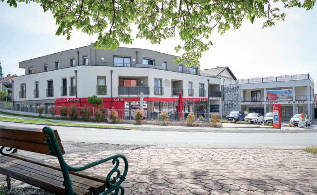 Aus dem ehemaligen Gasthaus Hanel wurde ein modernes Dorfzentrum mit Bäckerei, Wohnungen und Büros. | Foto: OSG