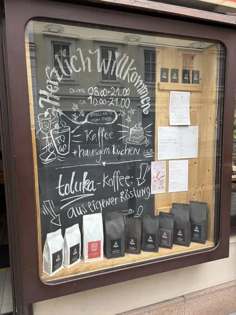 Im "Kleinen Wiener Café" gibt's selbst gerösteten Toluka-Kaffee. | Foto: Mathias Kautzky/MeinBezirk
