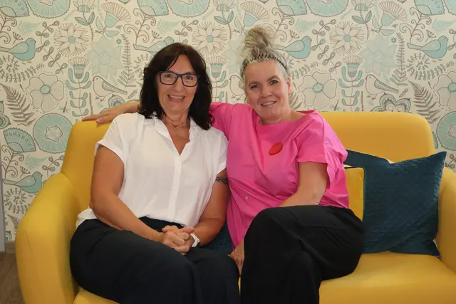 Gemeinsam durch viele Jahre: Bereichsleiterin Karin Perner und Pflegedirektorin Christa Grosz verbindet ein langer gemeinsamer Weg und viele prägende Jahre im Universitätsklinikum Wiener Neustadt-Hochegg. | Foto: Universitätsklinikum Wiener Neustadt-Hochegg