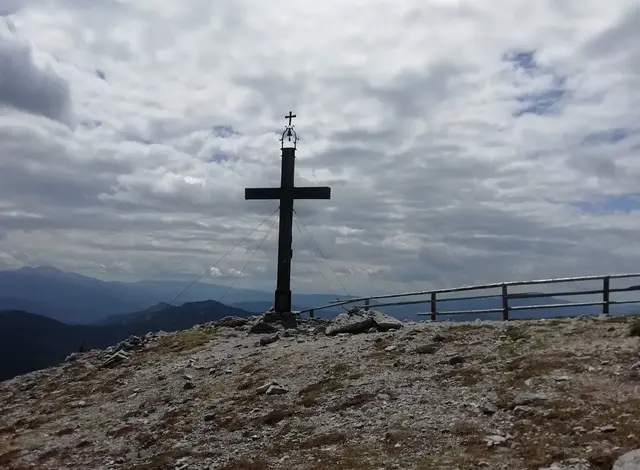 Gipfelkreuz auf der Rossalm im Lachtal (Region Murau)