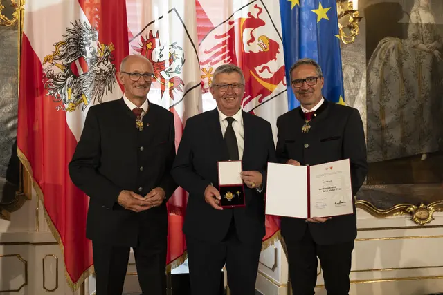 Josef "Pepi" Raich, Altbürgermeister aus dem Kaunertal mit dem Verdienstkreuz des Landes. | Foto: Land Tirol/Sedlak