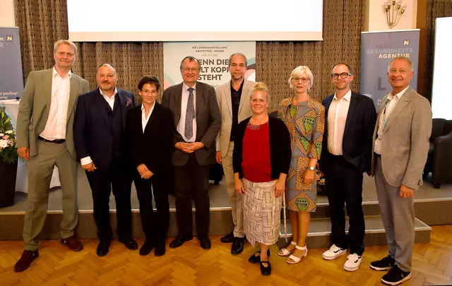 Prim. Dr. Georg Psota, Ärztlicher Direktor, Prim. Dr. Christian Korbel, Prim. Dr. Martina 
Schlüter, Prim. Univ. Prof. PD Dr. Martin Aigner, Priv. Doz. Mag. Dr. Oliver Scheibenbogen, 
Eva Friessenbichler, MBA MA MSc, Prim. Dr. Athe Grafinger, MSc, Christoph Reitner, MSc, 
DGKP Gerhard Leonhartsberger, MSc, MBA | Foto: LK Mauer/Golicza