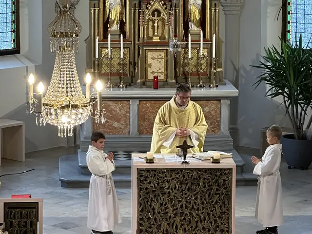 Peter Prassl bei einer Heiligen Messe in der Pfarrkirche Koglhof in Birkfeld.  | Foto: Schweiger