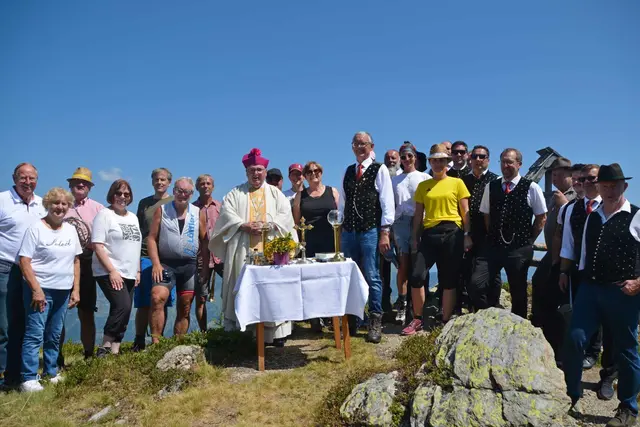 Pfarrer Franz Brei gestaltete die Bergmesse am Mittagskofel. | Foto: Lesachtaler StreichXång