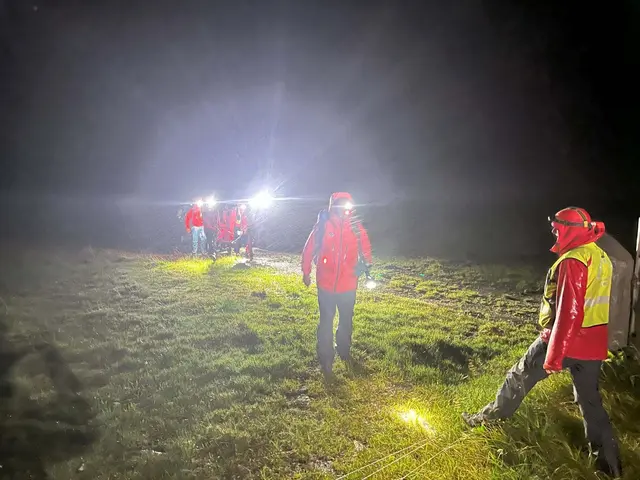 Die Kameraden der Bergrettung machten sich zu Fuß auf den Weg in Richtung Kölnbreinkar. | Foto: Bergrettung Lieser-Maltatal