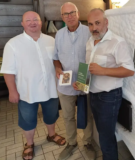 Gratulationen zum 75. Geburtstag in St. Anton an der Jeßnitz: Jubilar Franz Rußwurm (M.) mit Pfarrer Marian Lewicki und Bürgermeister Manfred Zellhofer | Foto: Gemeinde St. Anton an der Jeßnitz
