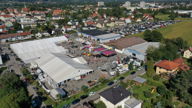 Blick aus der Vogelperspektive: Das bunte Treiben auf dem Braunauer Messegelände. | Foto: Braunauer Ausstellungsverein
