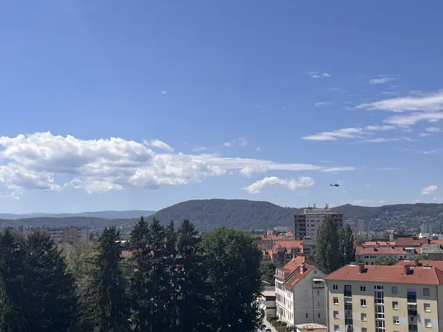 Eine Suchaktion sorgte am Mittwoch in Graz für Aufsehen: Der Polizeihubschrauber kreiste über der Stadt.  | Foto: MeinBezirk