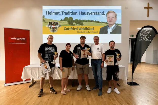 Markus Meidl, Sabrina Lintner, Raphael Kellner, Gottfried Waldhäusl und Dominik Schlosser | Foto: LÖ PARISA