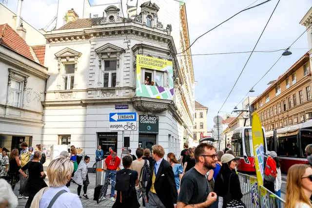 Es wird das größte Fest der österreichischen Gegenwartsliteratur: Am Samstag, 12. September, verwandelt sich die Zieglergasse erneut in eine Literaturmeile. | Foto: Christian Fürthner