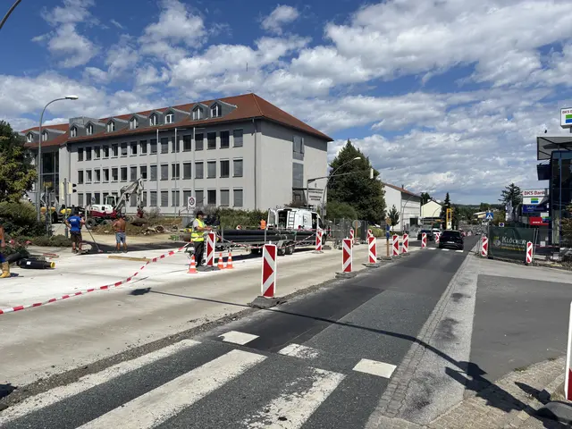 Die Bauarbeiten auf der B54 und dem Bereich bei der Bezirkshauptmannschaft verlaufen planmäßig. | Foto: MeinBezirk