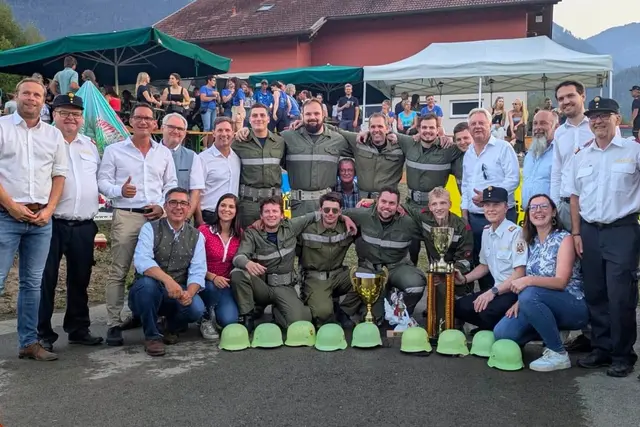 Die FF Kühweg jubelt über den Gesamtsieg im Raiffeisen-Bezirksfeuerwehrcup 2026 – beim Finale in Vorderberg wurde nach vier Bewerben die Cupentscheidung gefeiert. | Foto: FF Kühweg