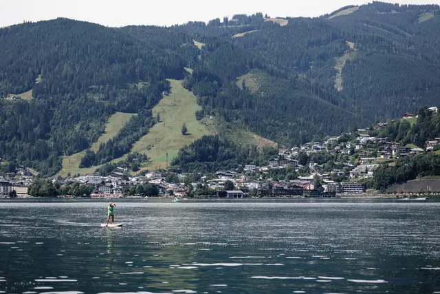 Innerhalb des Pinzgaus bleibt Zell am See die wichtigste Destination. Die Gemeinde erreichte 144.820 Übernachtungen und belegte damit landesweit Rang zwei hinter Salzburg-Stadt.  | Foto: pexels / Adam Balogh