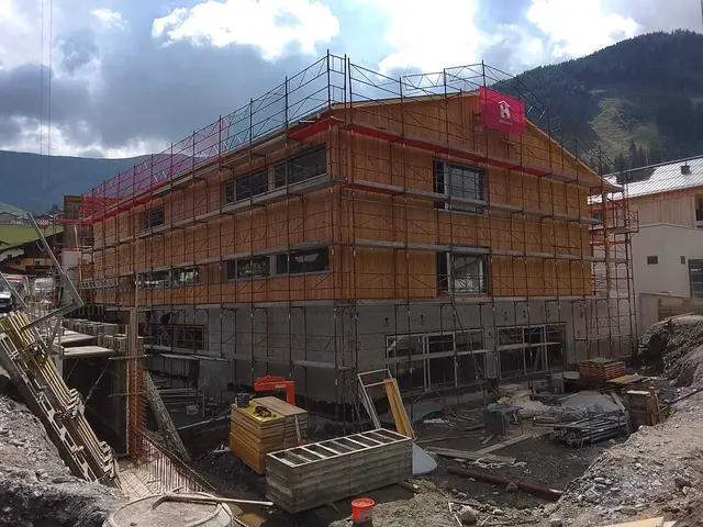 Der Neubau des Kindergartens wird noch dieses Jahr abgeschlossen. | Foto:  Peter Loitfellner