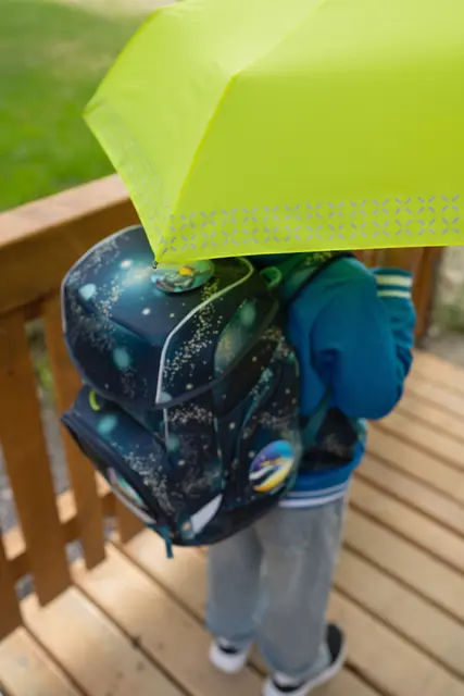 doppler versorgt Schulkinder zum Schulstart mit Safety-Regenschirmen. | Foto: doppler