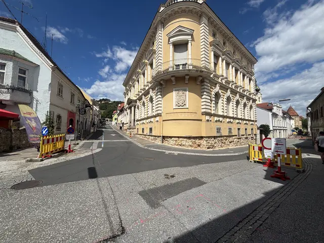 Zufahrt zum Hauptplatz erfolgt über die Herrengasse im Gegenverkehr und weiter über die Kirchengasse. | Foto: MeinBezirk