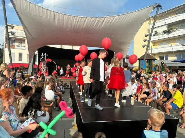 Einkaufen, Musik und Unterhaltung: Der „Rote Teppich“ lockt auch heuer wieder zahlreiche Besucher nach Oberpullendorf. | Foto: Gesa Buzanich