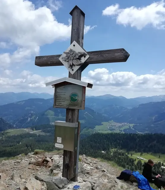Gipfelkreuz am Hauseck in Hohentauern (Region Murtal)