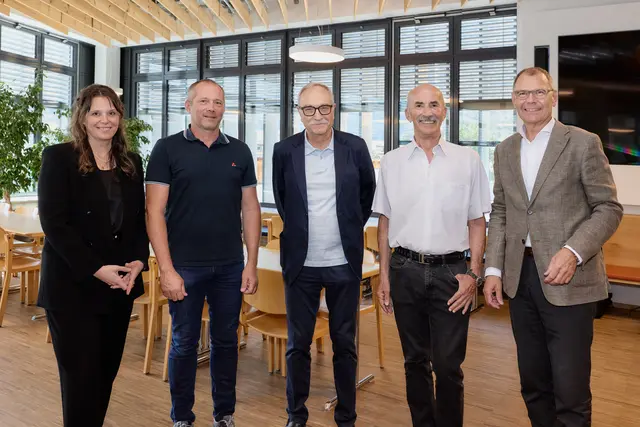 Stephanie Federspiel-Kleinhans, Wolfgang Tripp, Peter Sandbichler, Bernhard Guggenbichler, Ewald Wöll. | Foto: Krankenhaus St. Vinzenz Zams/Christoph Nösig Photography