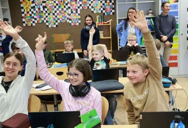 Mit dem Wechsel von der Volksschule auf eine andere Schule beginnt oft ein neuer Lebensabschnitt mit neuen Eindrücken und Herausforderungen. | Foto: Land Salzburg/Franz Neumayr