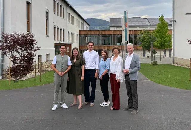 Neue Leitung: Alexander Thor, Florentina Höllerl, der neue Schulleiter Florian Gruber, Sandra Steiner, Marlene Schwarzenegger und Bürgermeister Michael Viertler (v.l.) | Foto: PSC-DF