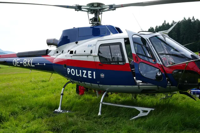 Der Vater und sein Sohn wurden im Polizeihubschrauber nach Mallnitz geflogen. (Symbolfoto) | Foto: MeinBezirk/Evelyn Wanz