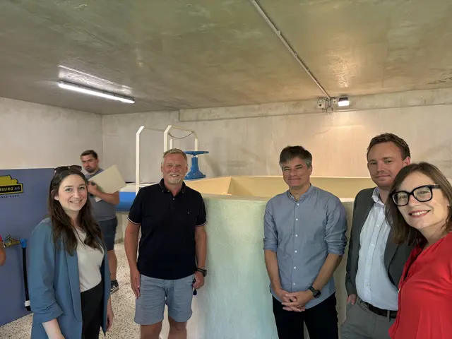 Julia Herr, Wolfgang Moitzi und Elke Florian mit Wassermeister Kurt Liebminger (2. v. l.) und Johannes Hinterleitner.