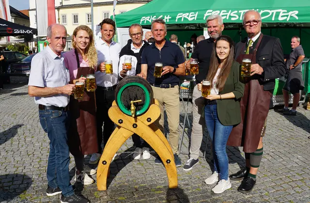 Um 16 Uhr erfolgt der Bieranstich für das Mühlviertler Bierfest. Brauereien, Politik und Organisationsteam freuen sich auf ein gelungenes Hopfenfest. | Foto: Stadtgemeinde Freistadt