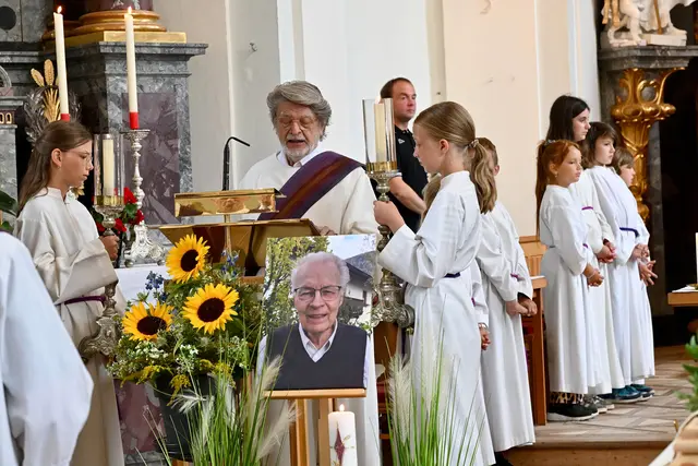 Diakon Franz Hofinger war einer von vielen langjährigen Wegbegleitern. | Foto: Hassl