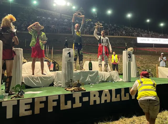 Mario Hofstadler feierte nach dem Finale der Teffli-Rally in Ennetmoos seinen zweiten Titel. | Foto: Mario Hofstadler