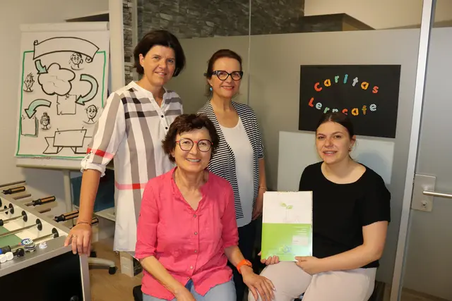 Lerncafé-Leiterin Christine Schön, Margarete Hofer, Sieglinde Mayer-Schwarz und Mirela Osmani (v.l.). | Foto: Caritas