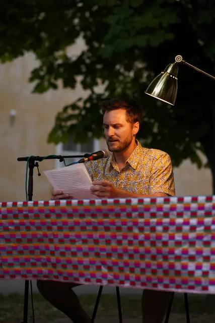 Valentin Ladstätter gewann mit einem Text über zwei verschiedene Welten den "9x9-Alsergrund erlesen" Literaturbewerb. | Foto: Philli Kaufmann