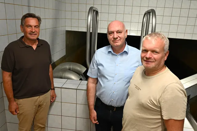 Bürgermeister Werner Krammer, Markus Hochleitner (Bereichsleiter  Versorgungsbetriebe) und Infrastruktur-Stadtrat Anton Schörghofer im Hochbehälter Buchenberg | Foto: Stadt Waidhofen