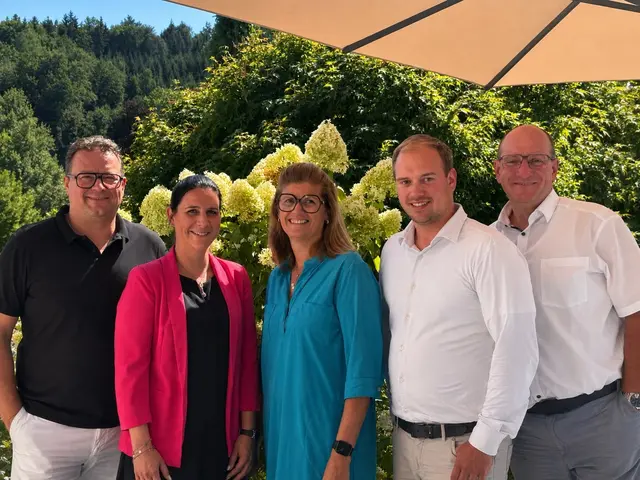 Mario Fellner, Simone Weidinger, Doris Rensch, Ausschussobmann Phillip Treml  und Vizebürgermeister Jürgen Gaigg (v.l.).  | Foto: WiR