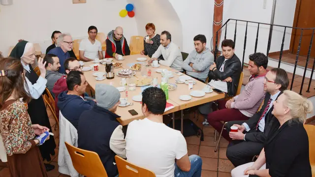 Bürgermeister Mag. Mattias Stadler eröffnete am Samstag, 19. März 2016 das Diversity Café im Rathaus.  | Foto: Martin Koutny