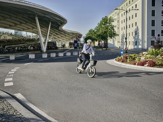 S-bike-Fahrt in Salzburg. In einem ersten Schritt stehen rund 200 S-bikes zur Verfügung. Bis Ende des Jahres sollen dann alle 65 Stationen und mehr als 600 Räder nach und nach in Betrieb genommen werde.  | Foto: Salzburg Verkehr