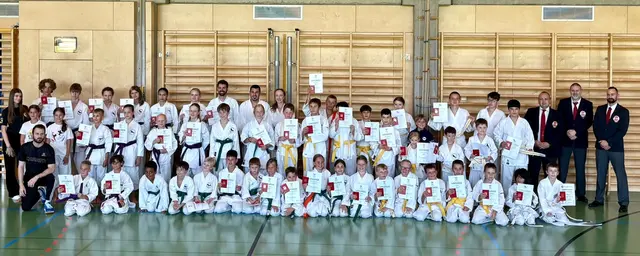 In St. Johann wurden Gürtelprüfungen absolviert. | Foto: Karate LZ