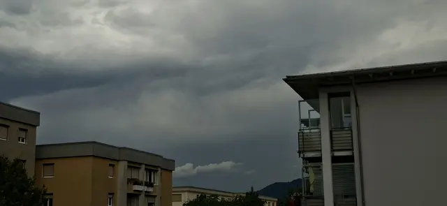 Es ziehen Regenwolken über Althofen auf  | Foto: Kurt Nöhmer 