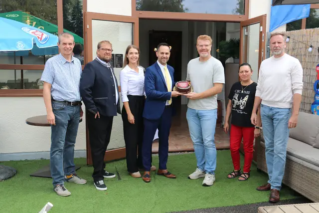 Jörg Opitz, Rudolf Knafl, Izabella Hogye, Laszlo Tremmel, Bgm. Harald Bergmann, Eniko Lazar und Rene Jäger.
