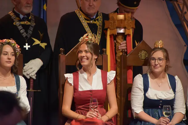 Seit Mittwoch ist Maria Liegenfeld aus Donnerskirchen die österreichische Weinkönigin. | Foto: Dorottya Fejes/MeinBezirk